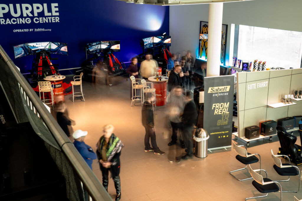 Gäste bei einem Event im Purple Racing Center