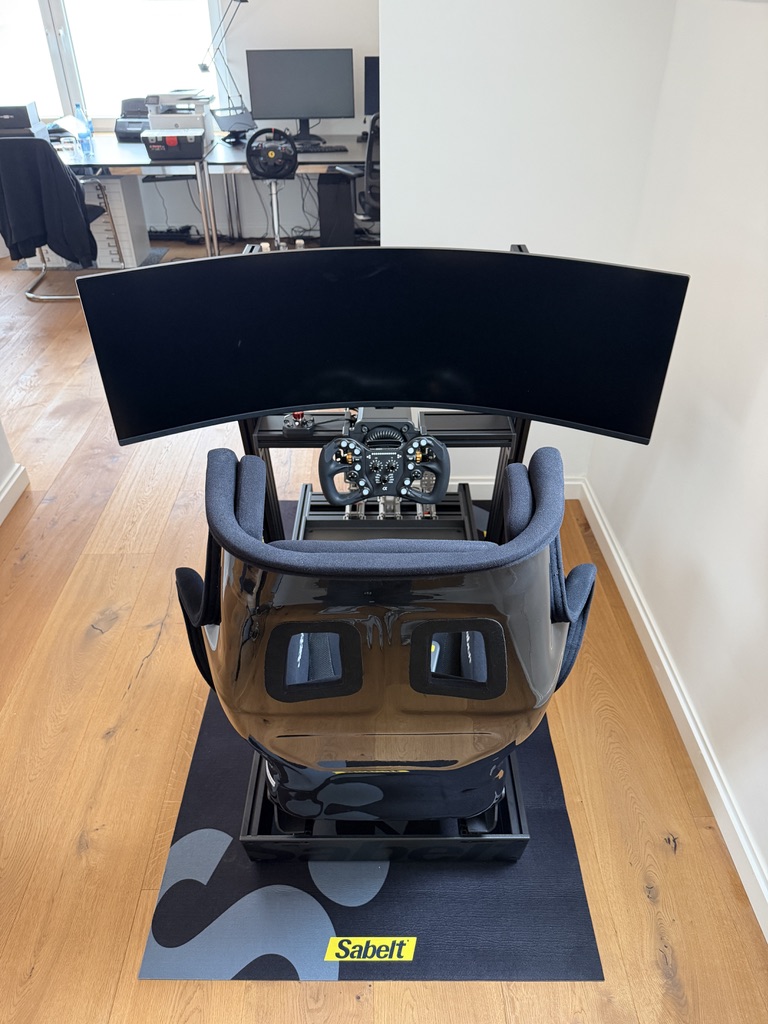 Von uns gebauter Rennsimulator bei einem Kunden