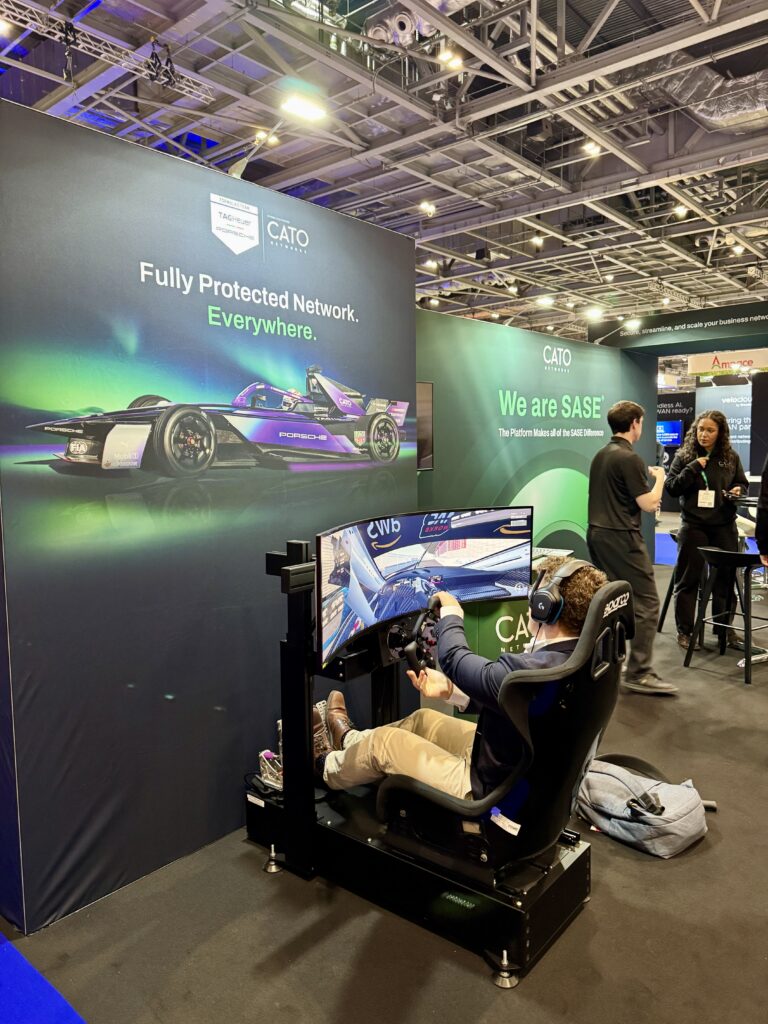 Rennsimulator auf einem Messestand